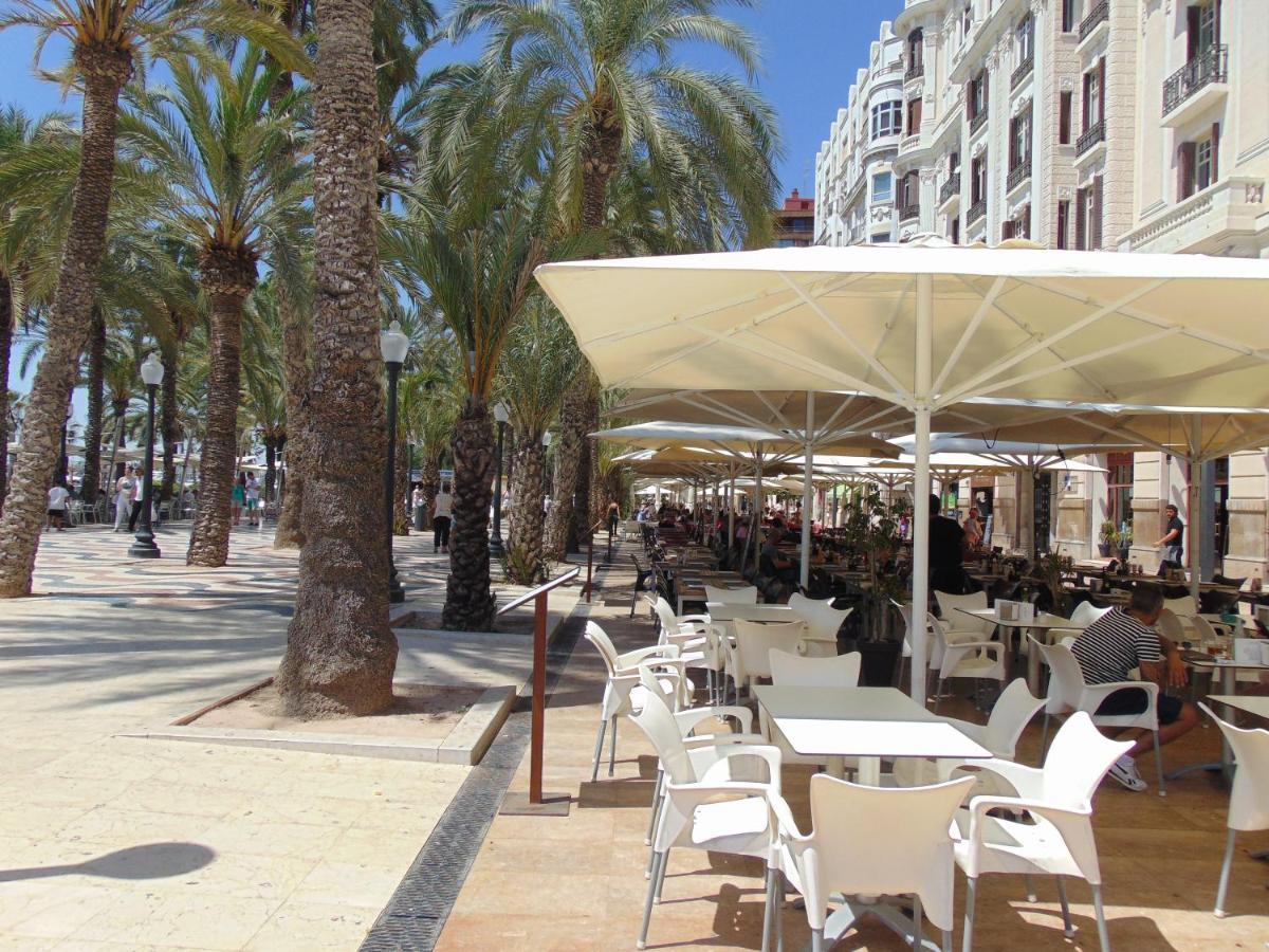 Apartamentos Playa Postiguet Аликанте Экстерьер фото
