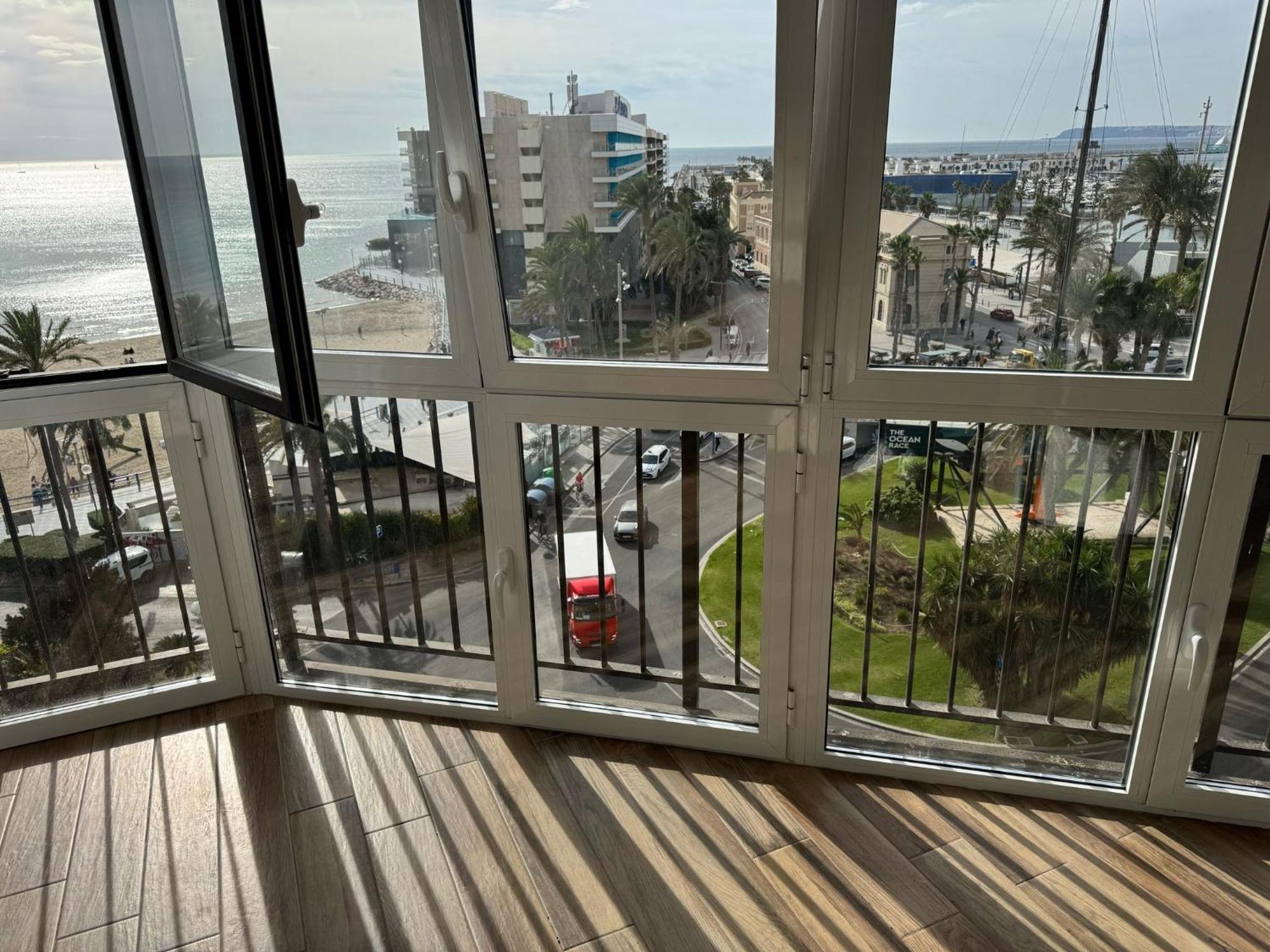 Apartamentos Playa Postiguet Аликанте Экстерьер фото