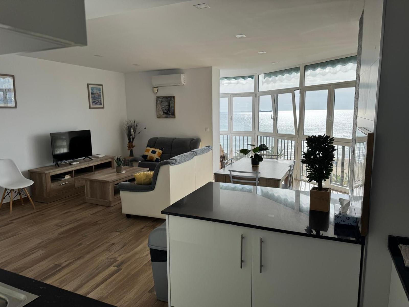 Apartamentos Playa Postiguet Аликанте Экстерьер фото