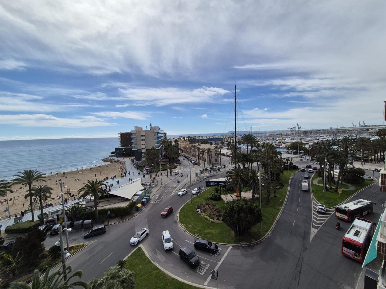 Apartamentos Playa Postiguet Аликанте Экстерьер фото